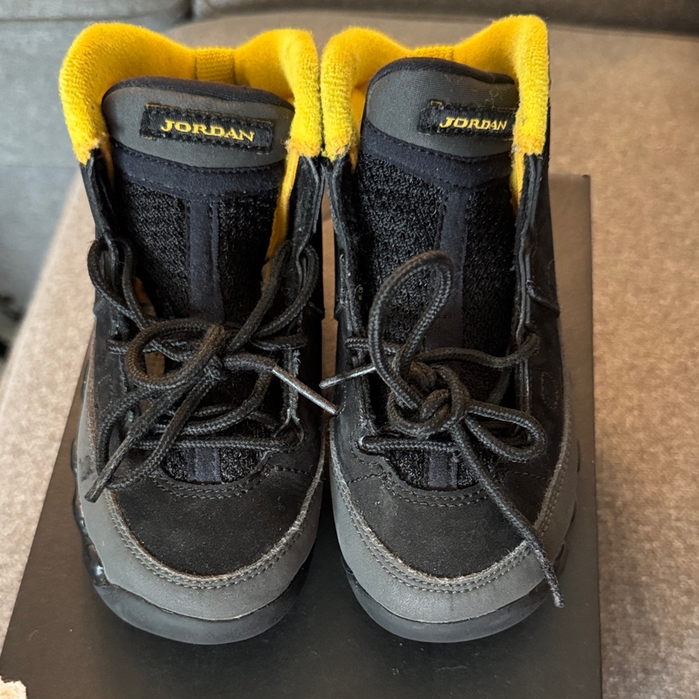 Jordan Kids Black and Yellow Sneakers